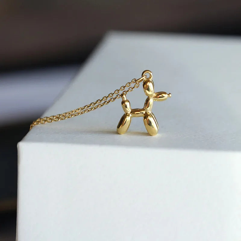 Collier pendentif en forme de chien en ballon couleur dorée