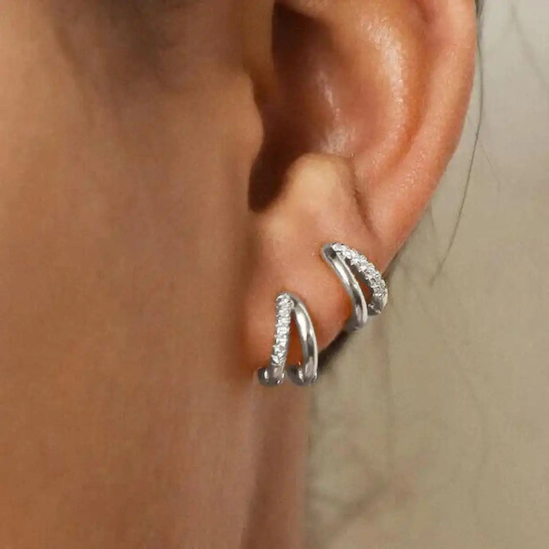 Boucles d'oreilles en anneau en zirconium doré intemporel