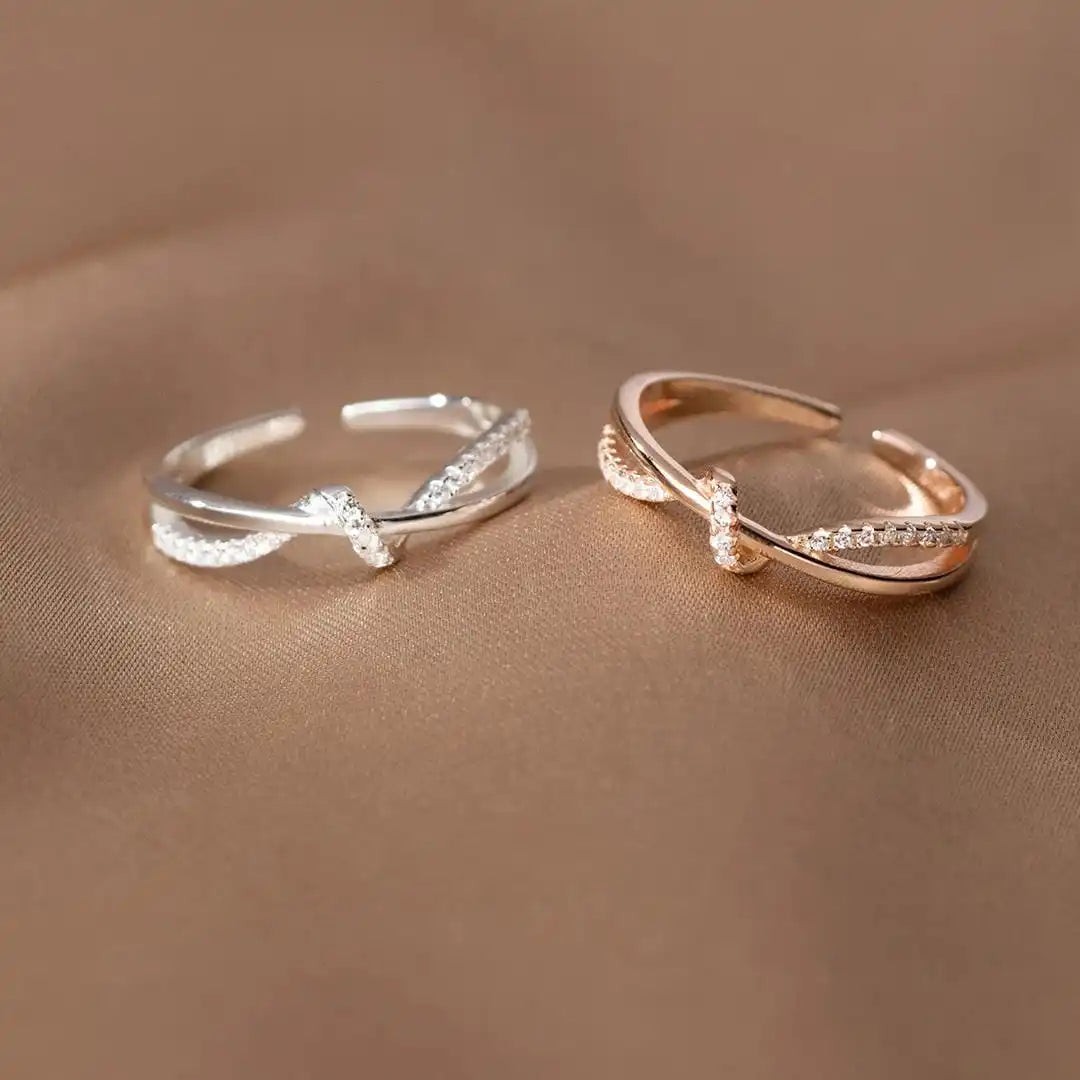Bague classique à nœud croisé