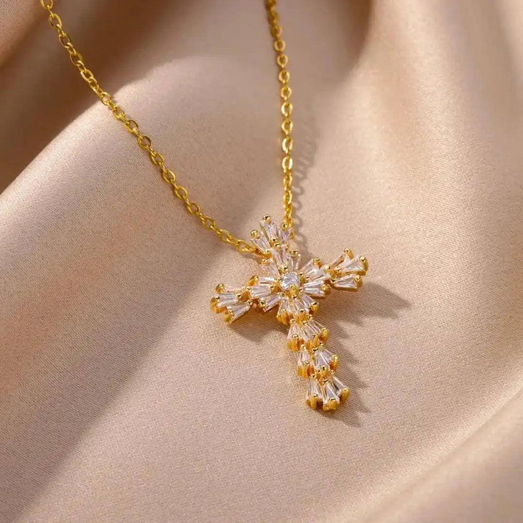 Collier Croix en Zirconium Argenté Intemporel