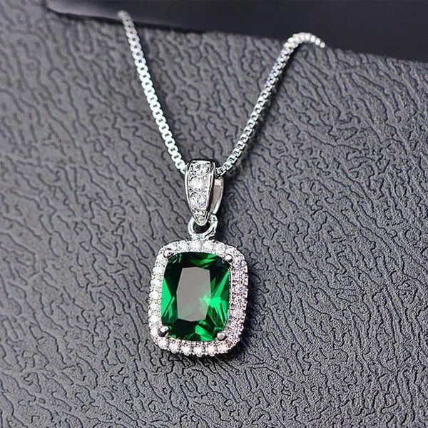 Collier pendentif en zircon cubique gracieux