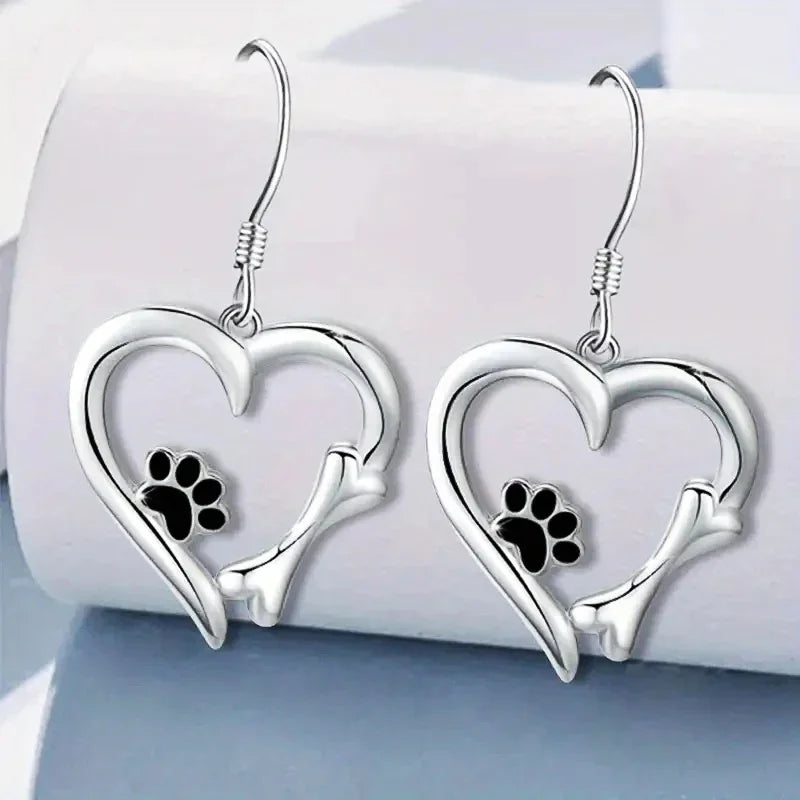 Boucles d'oreilles en argent avec design en forme de cœur et de patte