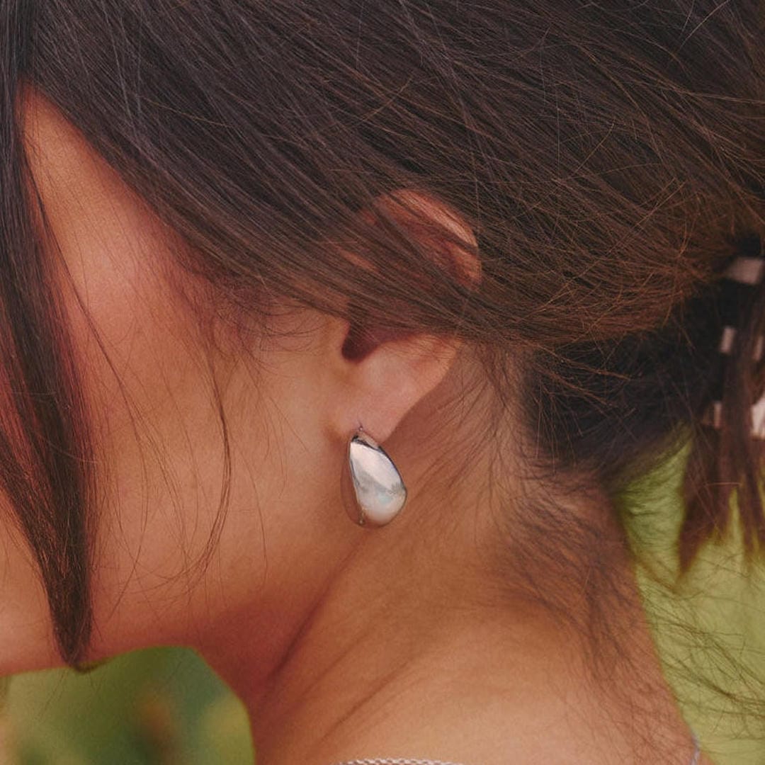 Boucles d'oreilles en argent moderne en forme de goutte