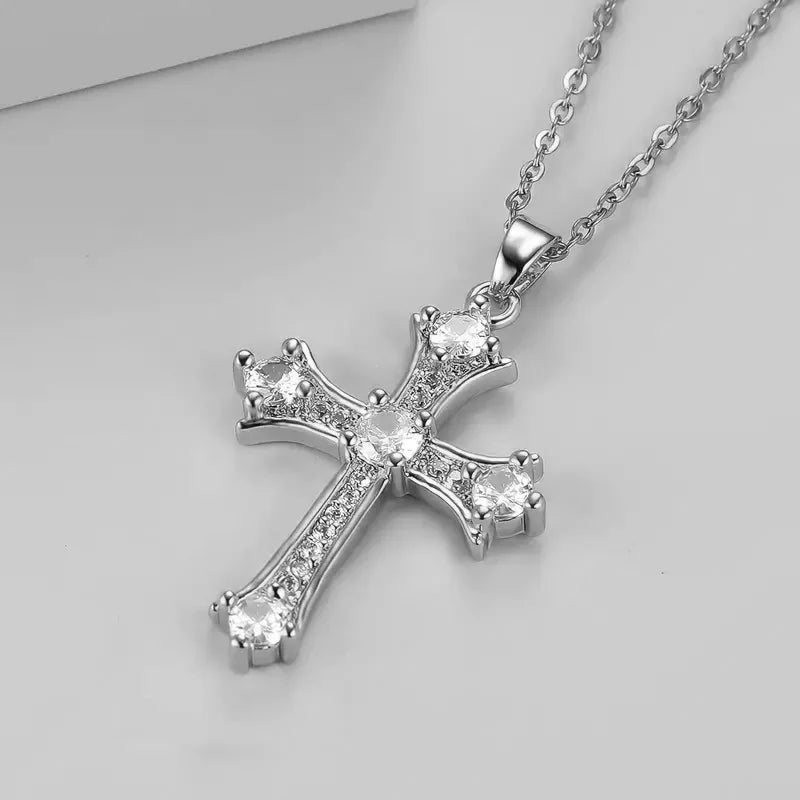 Magnifique collier pendentif croix en zirconium
