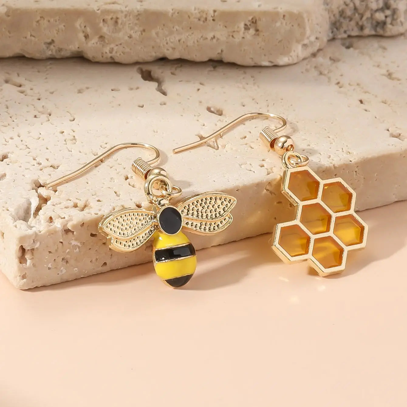 Boucles d'oreilles pendentif en forme de ruche et d'abeille – bijou doré pour femmes