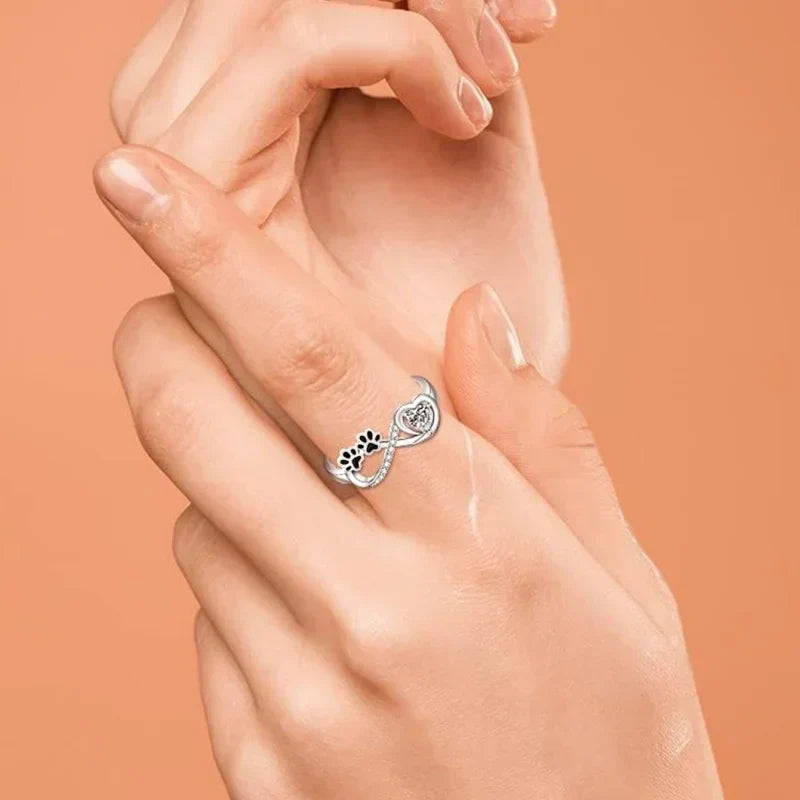 Bague en zirconium avec design cœur et infini