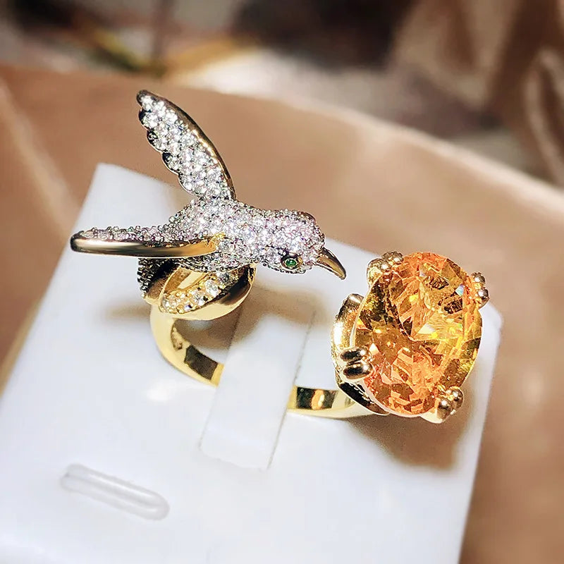 Bague ajustable colibri en pierre précieuse – zirconium plaqué or 14K