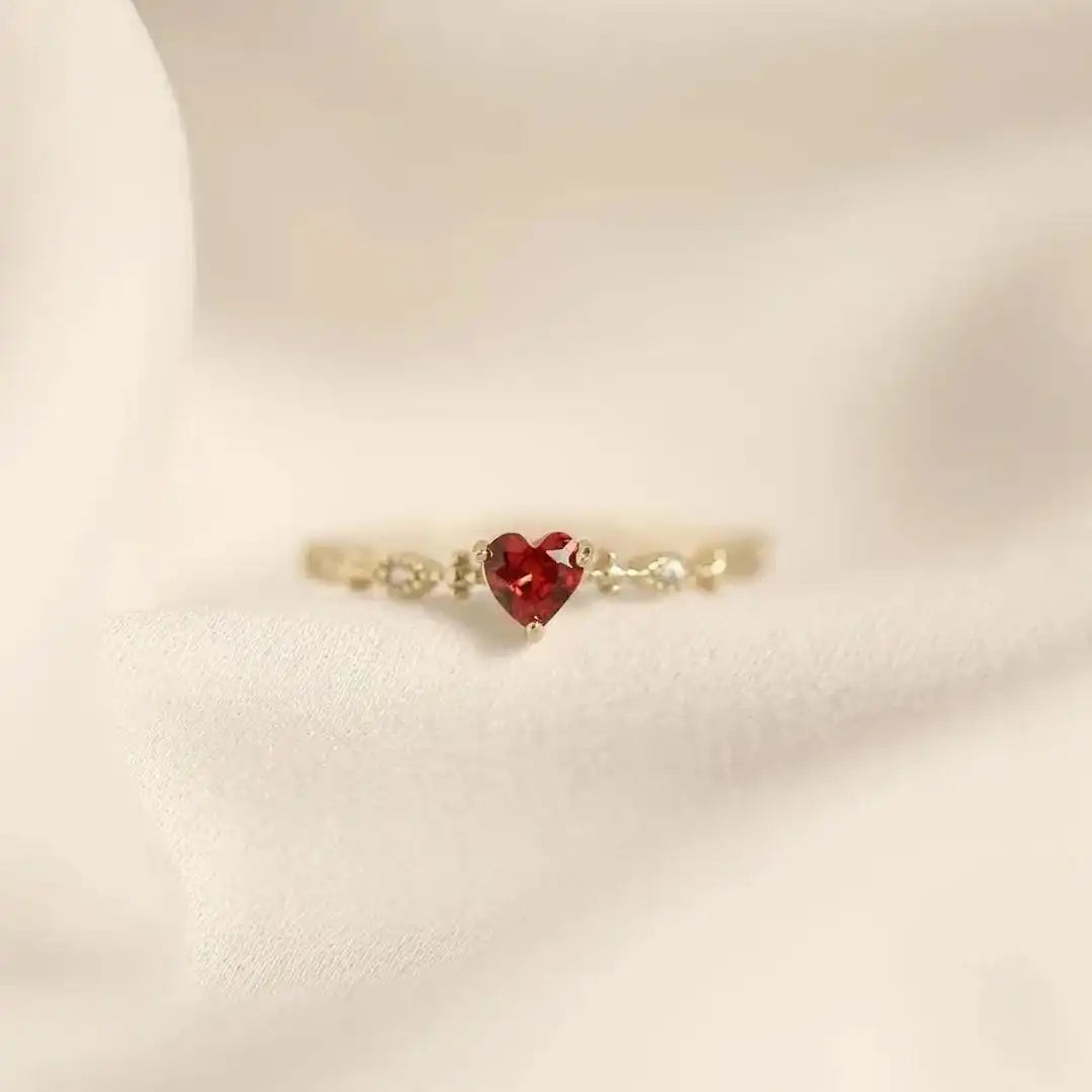 Bague en pierre de cœur avec accent en marquage