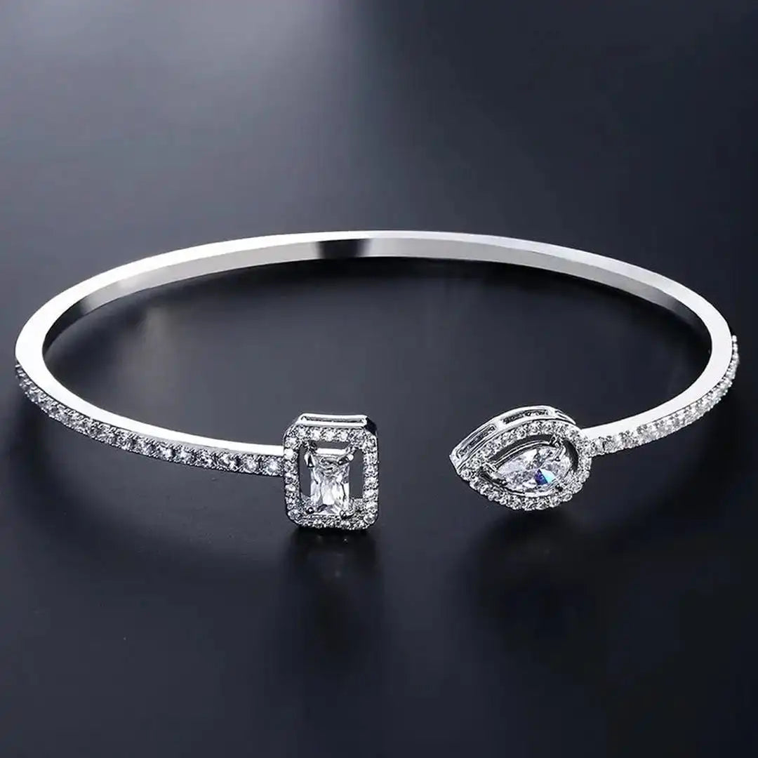 Bracelet ouvert en or avec deux pierres