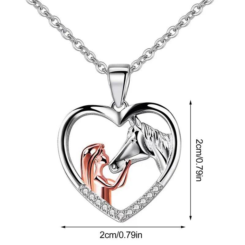 Collier fille et cheval en zirconium en forme de cœur magnifique
