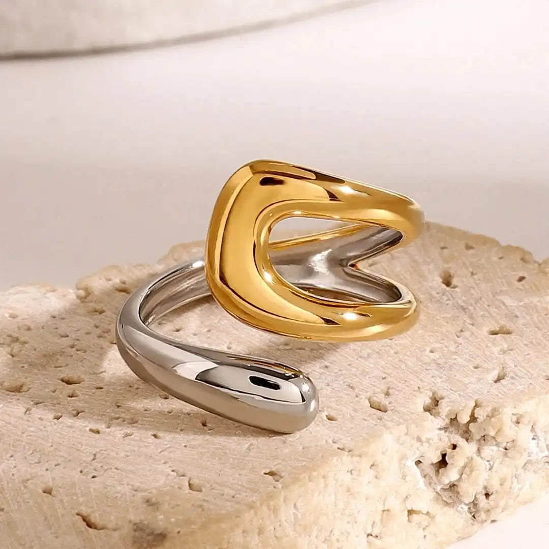Bague ouverte en or intemporelle