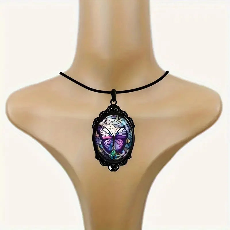 Collier pendentif papillon avec cristal violet