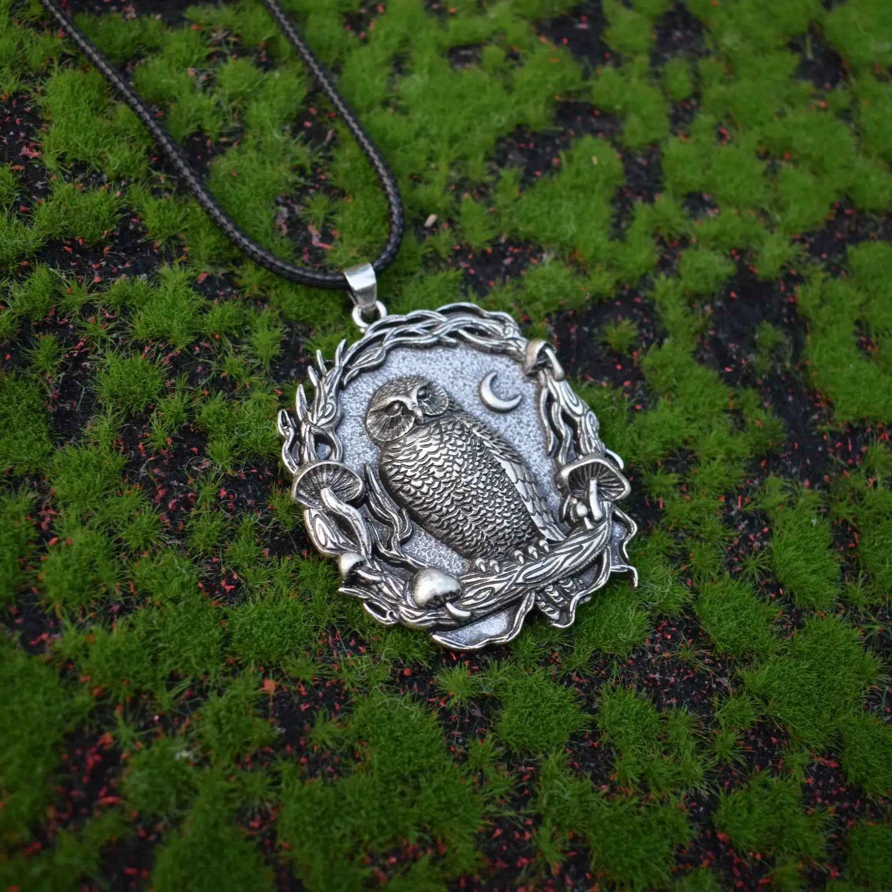 Collier pendentif champignon lune hibou mystérieux