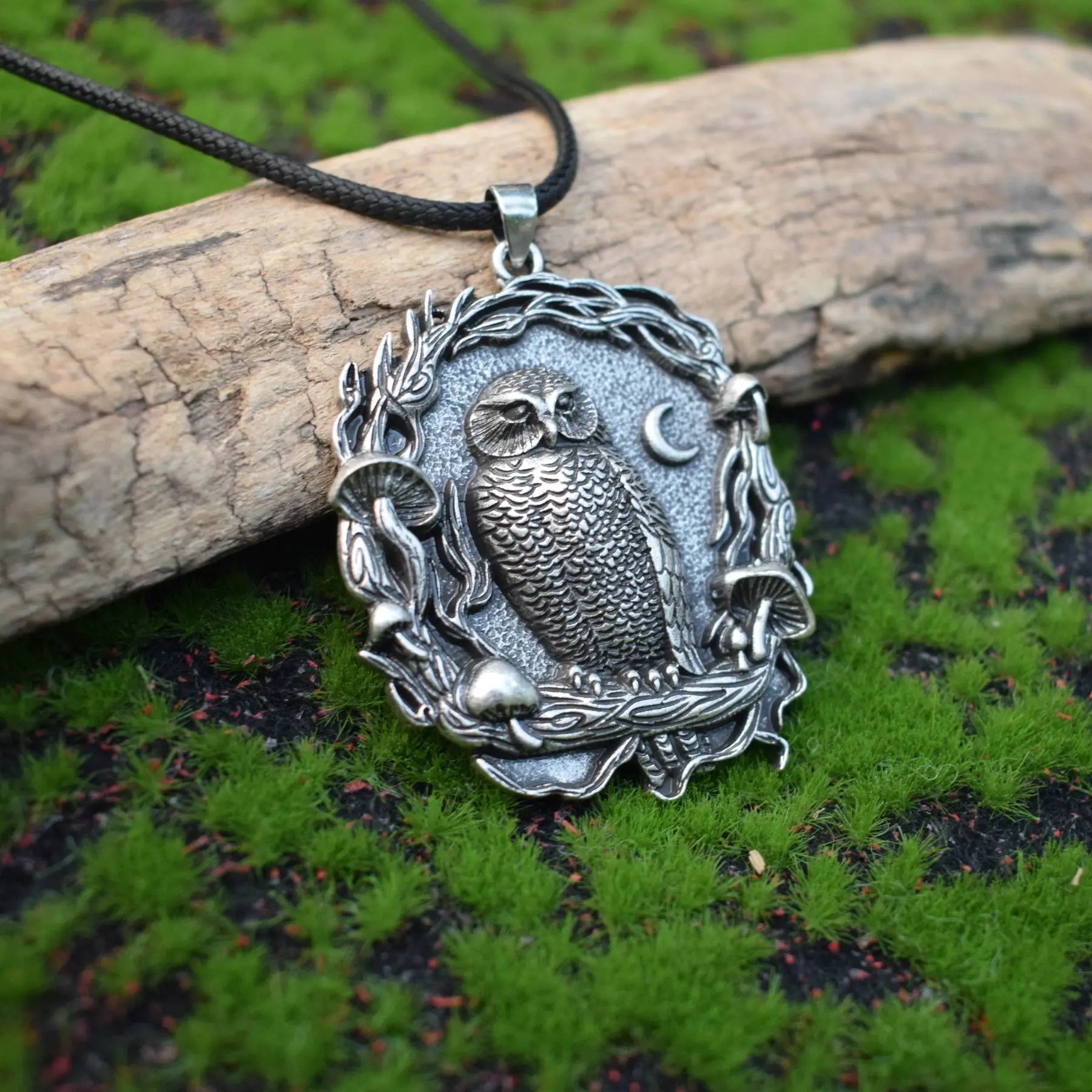 Collier pendentif champignon lune hibou mystérieux