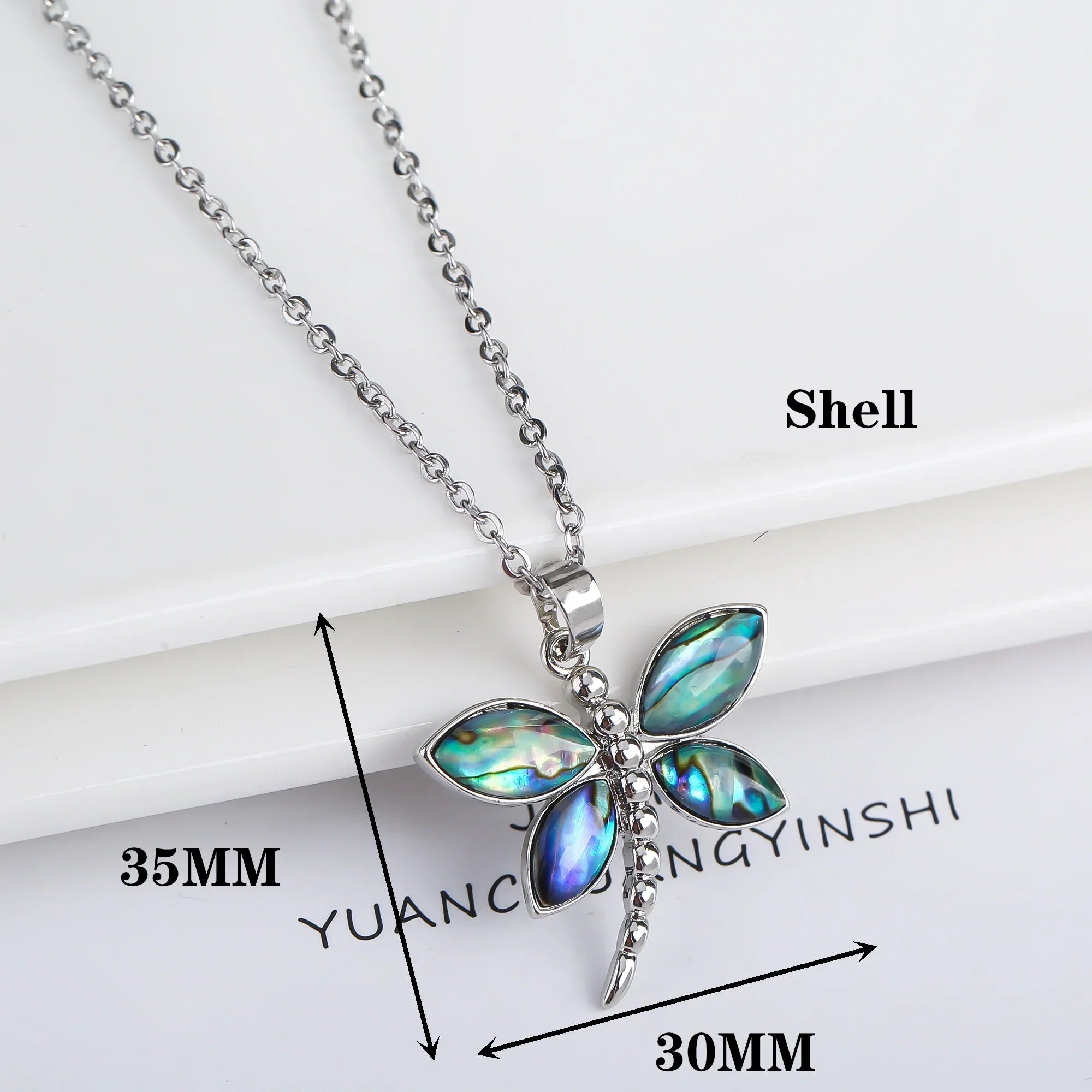Collier pendentif papillon en coquille naturelle