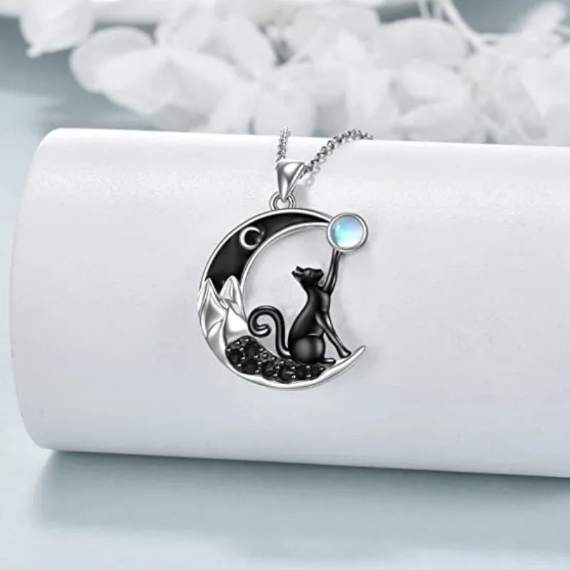 Collier pendentif en cristal de lune avec un chat noir