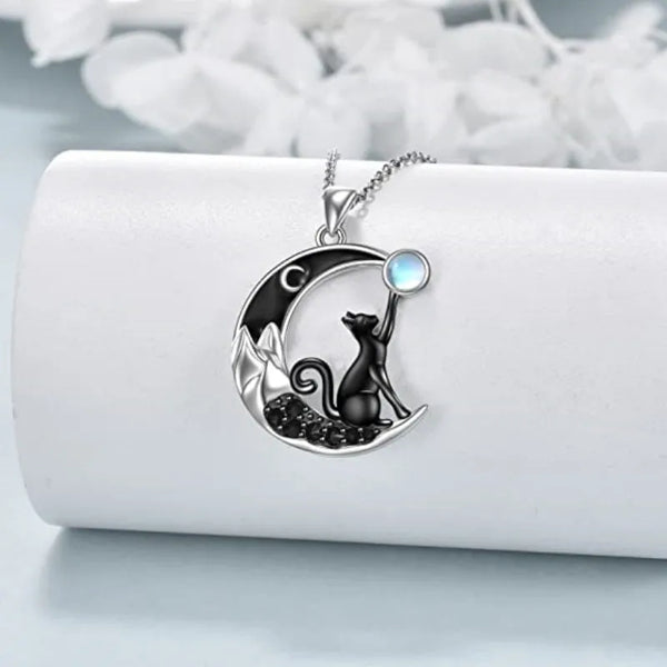 Collier pendentif en cristal de lune avec un chat noir