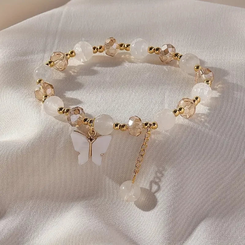 Jolie bracelet en perles avec un papillon