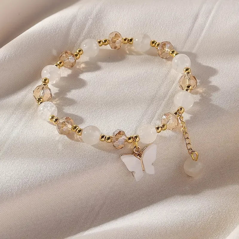 Jolie bracelet en perles avec un papillon