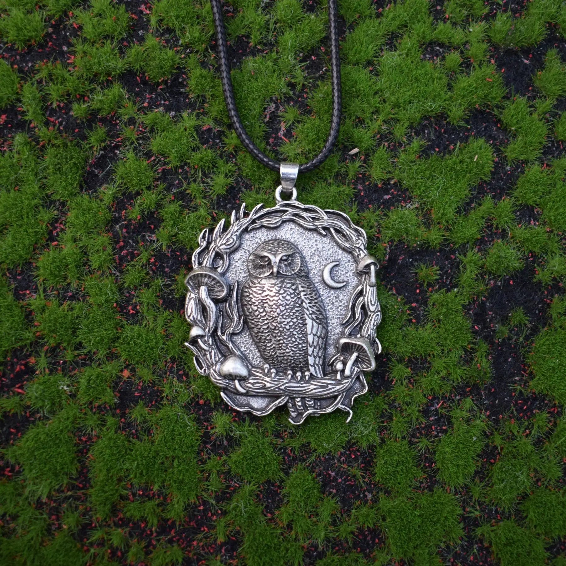 Collier pendentif champignon lune hibou mystérieux