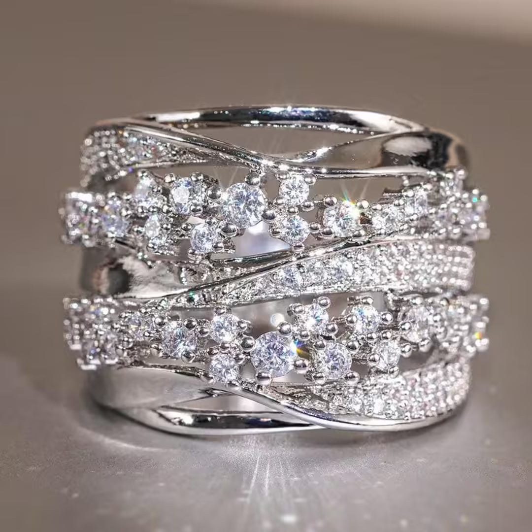 Bague en couches en cristal de luxe