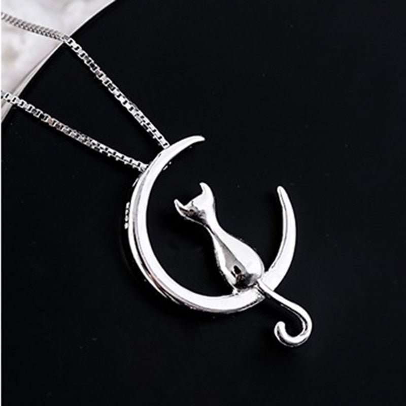 Collier élégant chat en forme de demi-lune