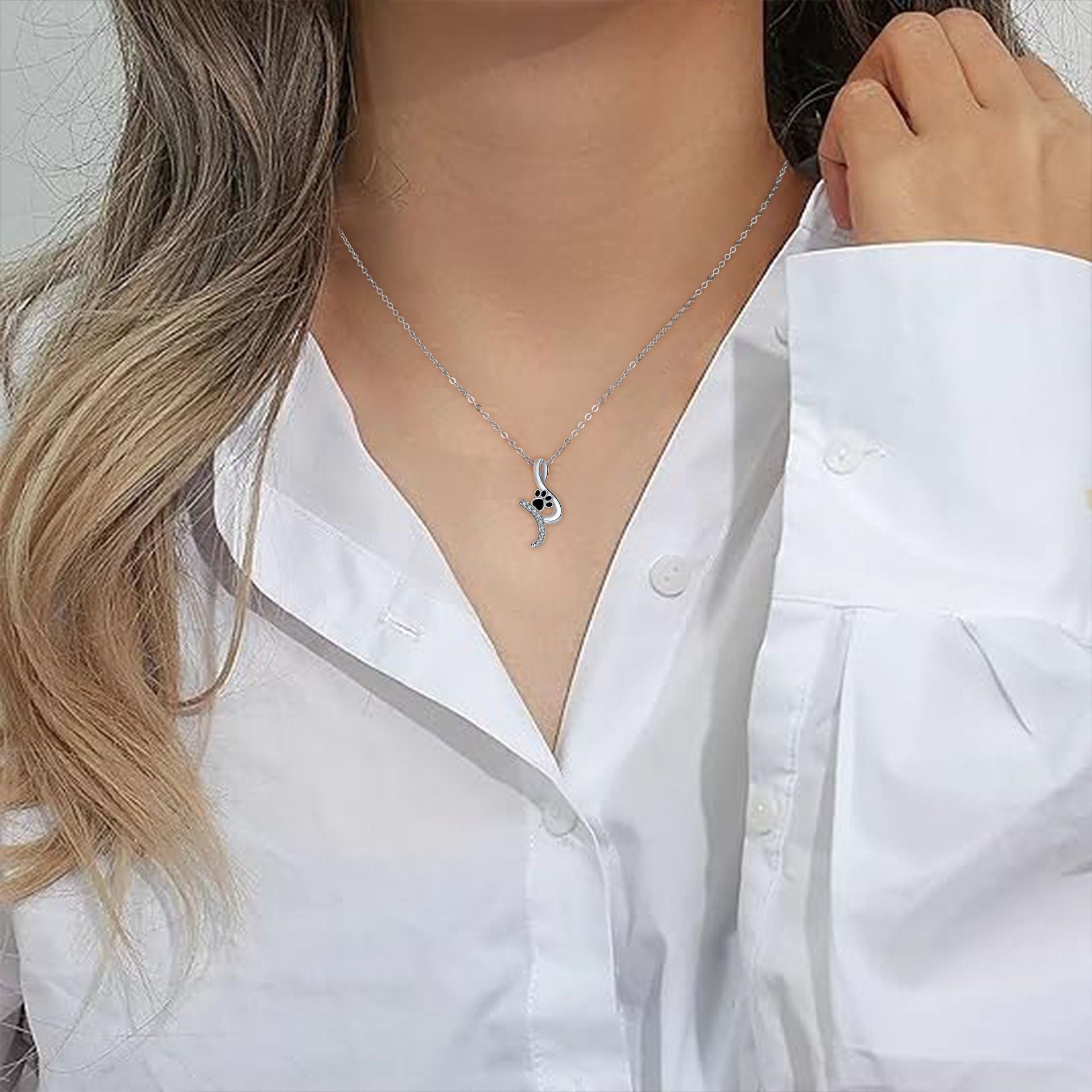 Collier pendentif patte mignonne