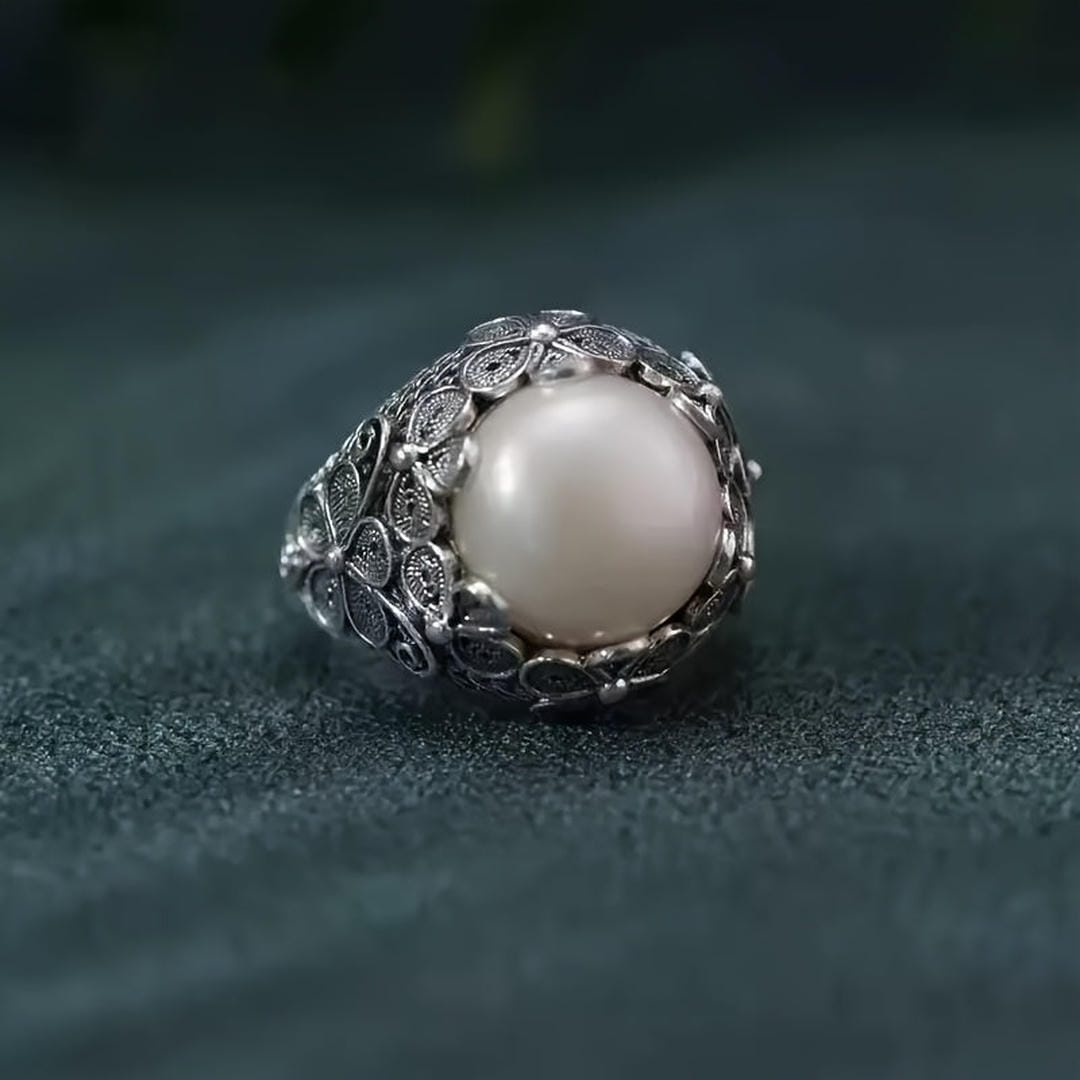 Bague Dôme en Pierre de Lune Filigrane Fleurie