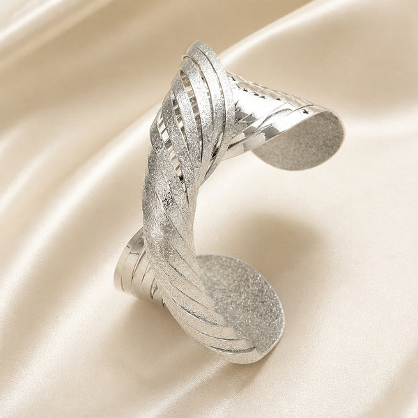 Bracelet jonc mat en or blanc torsadé audacieux