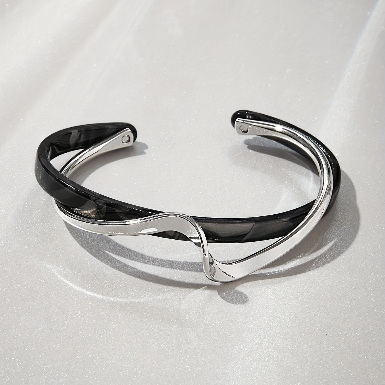 Bracelet manchette en forme d'onde minimaliste
