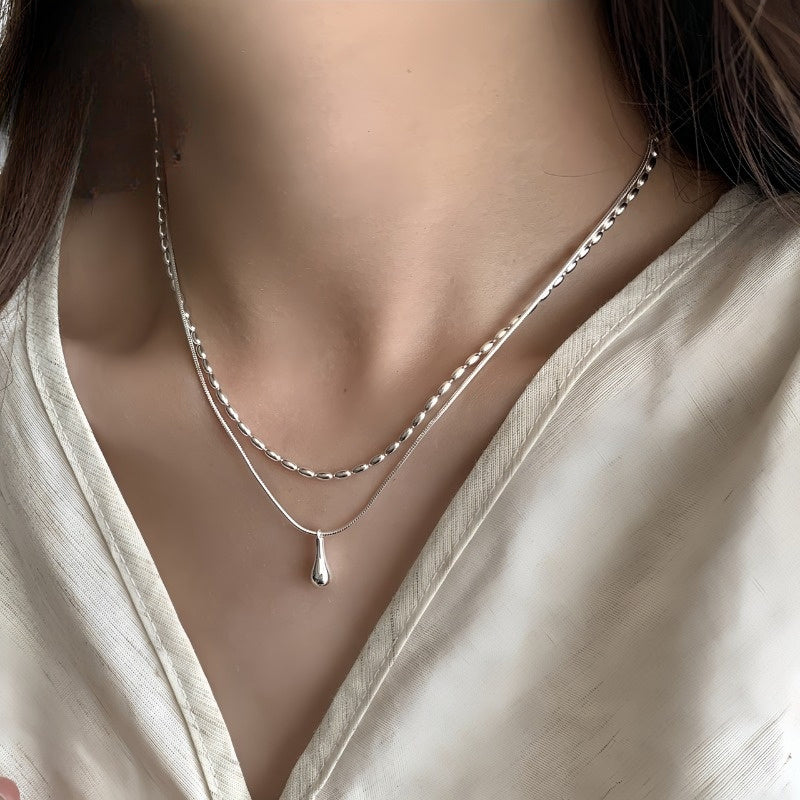 Collier en pendentif goutte à deux couches en or blanc