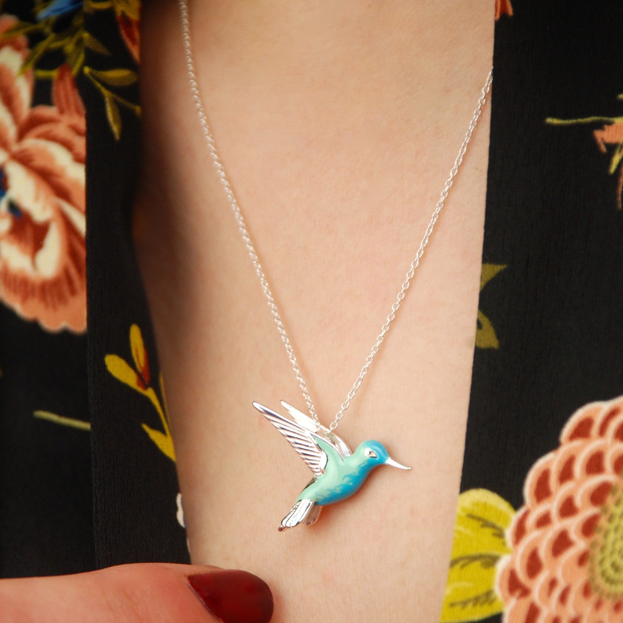 Collier colibri en émail argenté