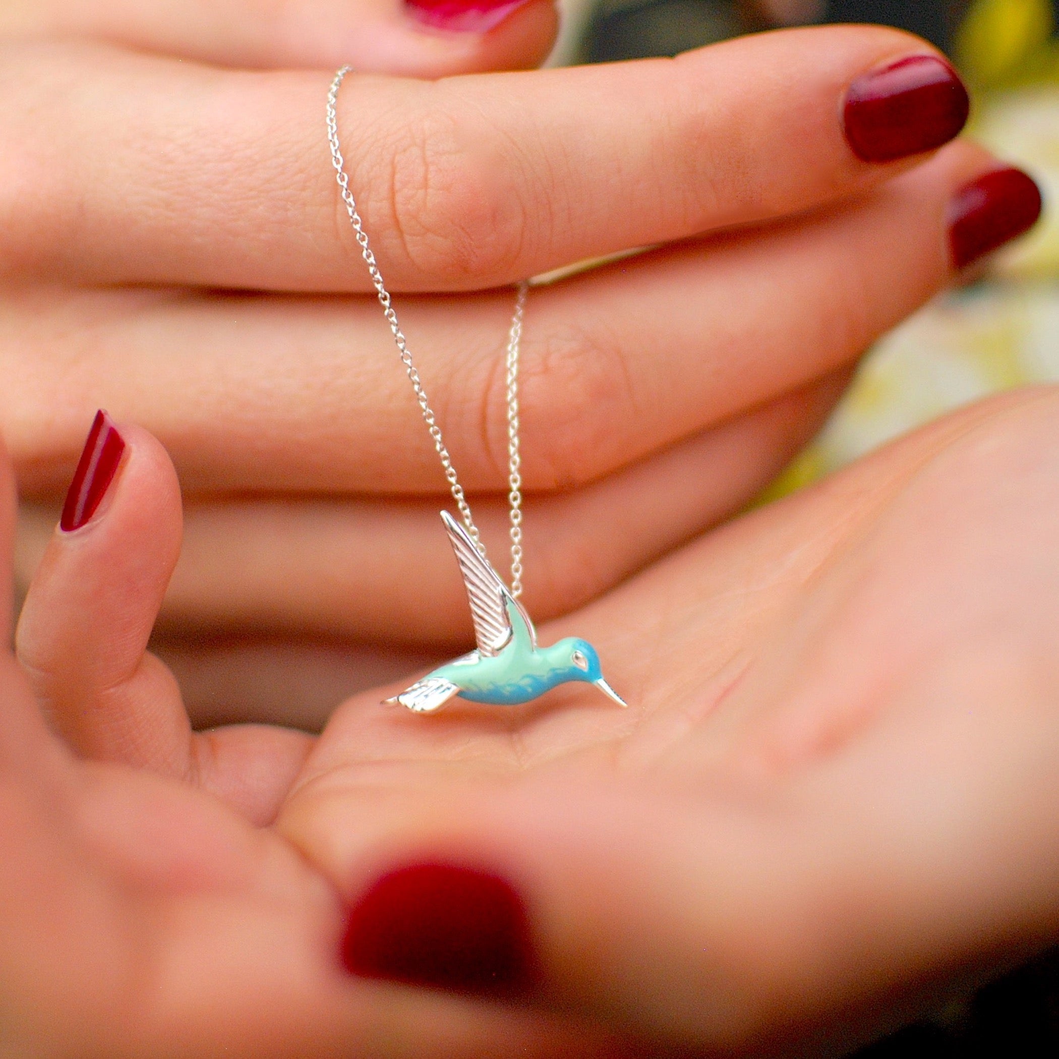 Collier colibri en émail argenté