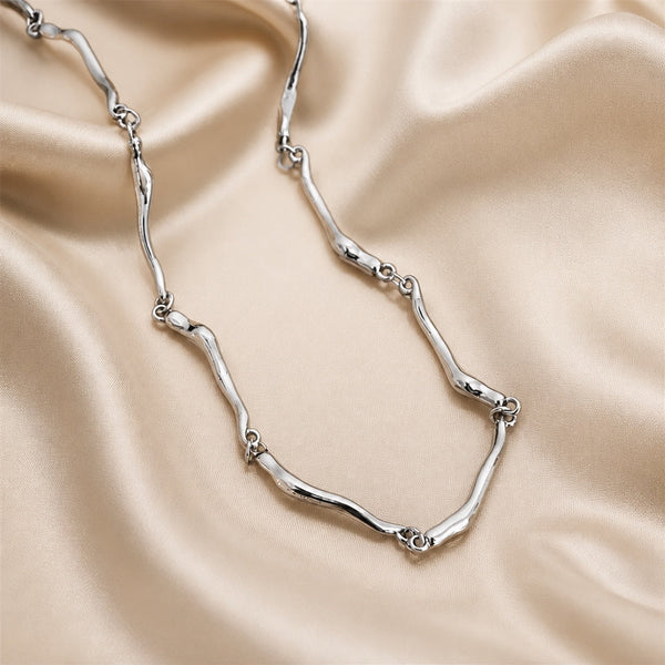 Collier torsadé en or blanc Aalto