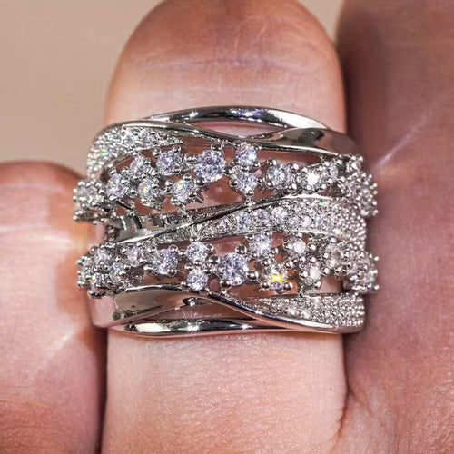 Bague en couches en cristal de luxe