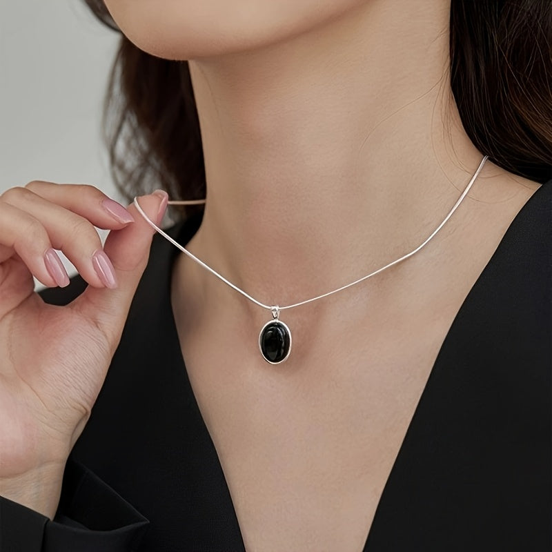 Collier ovale noir élégant en or blanc