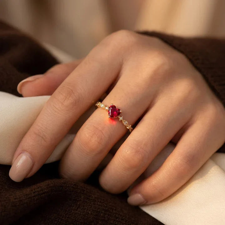 Bague cœur rubis dorée
