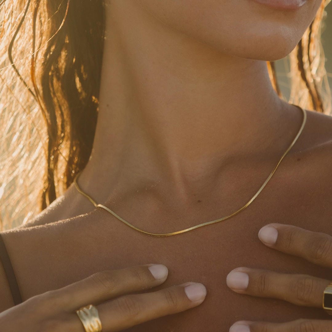Collier carré en serpent doré