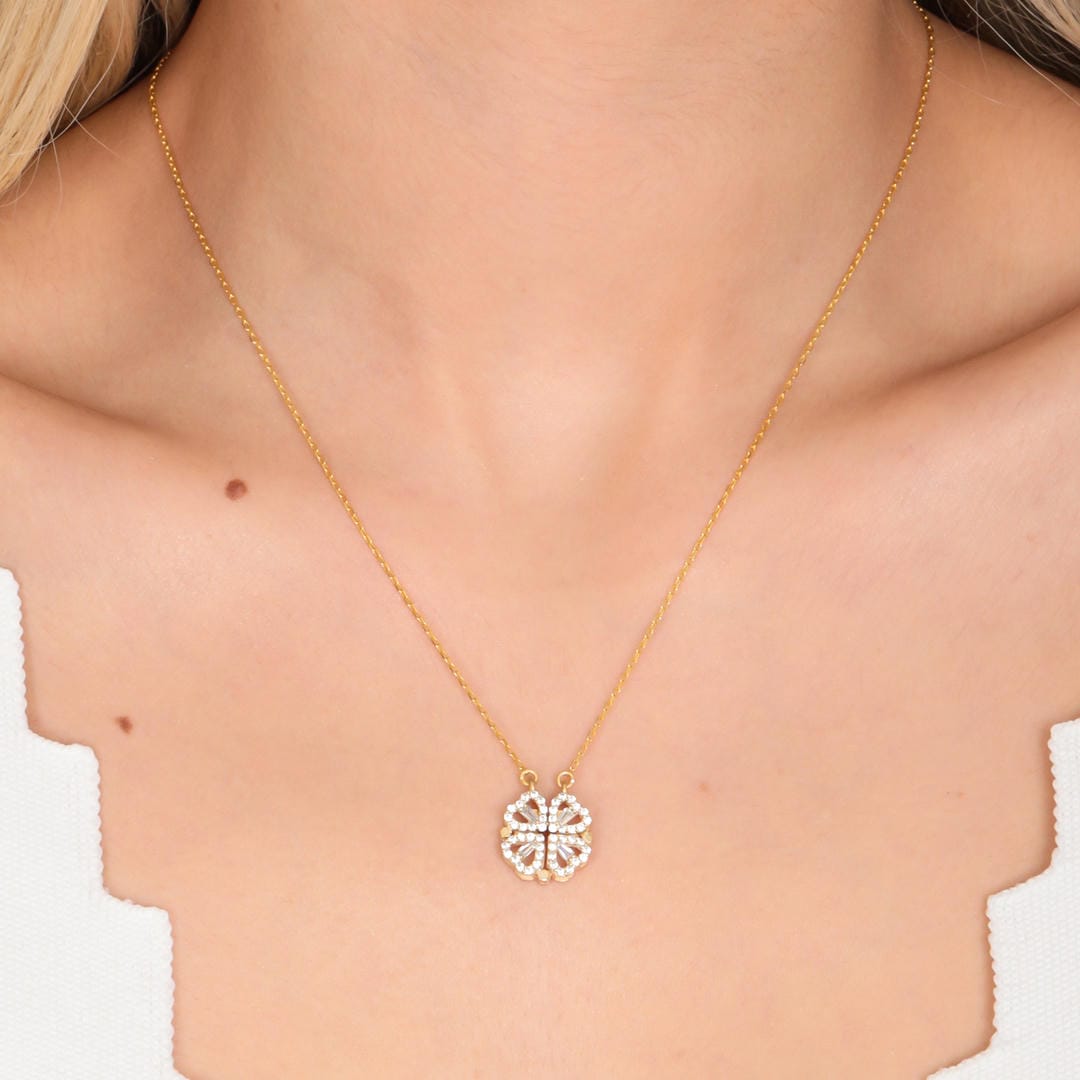 Collier en trèfle doré avec pendentif en forme de cœur en zircon