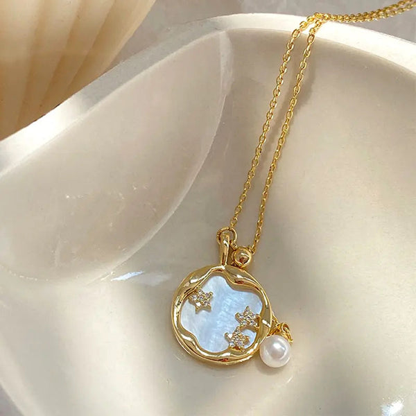 Collier en or avec perle de pierre de lune