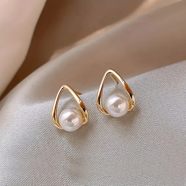 Boucles d'oreilles triangle ajouré perle élégantes