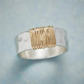 Bague en argent avec fil doré