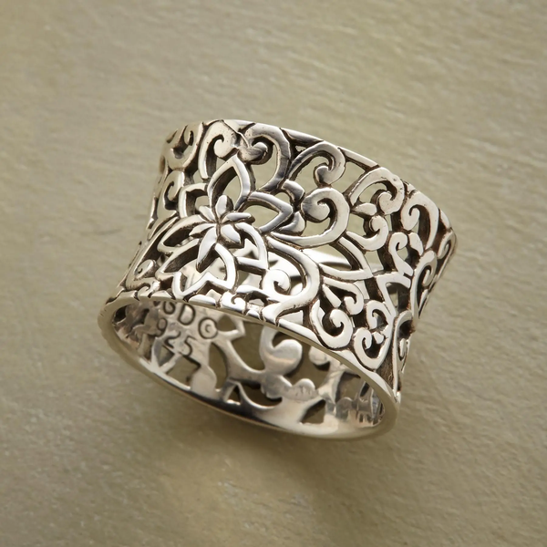 Bague creuse en argent vintage élégante