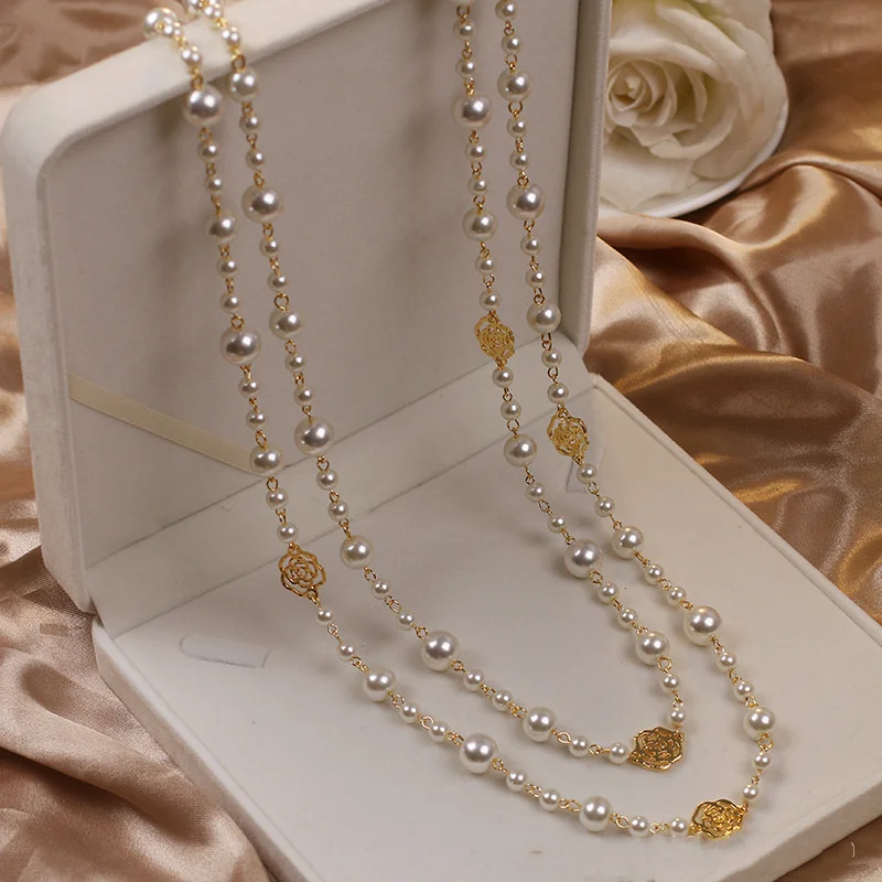 Collier de perles doré élégant