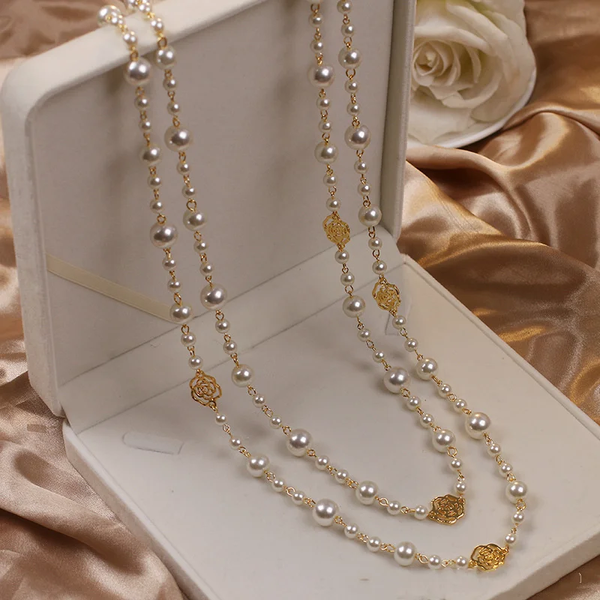 Collier de perles doré élégant