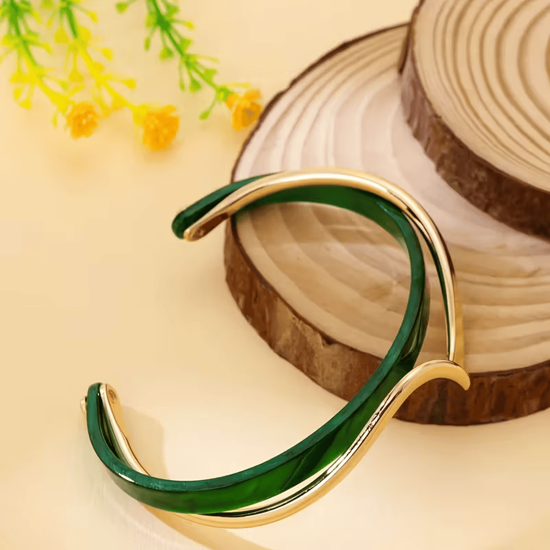 Bracelet Ondulé Vert Émeraude Élégant