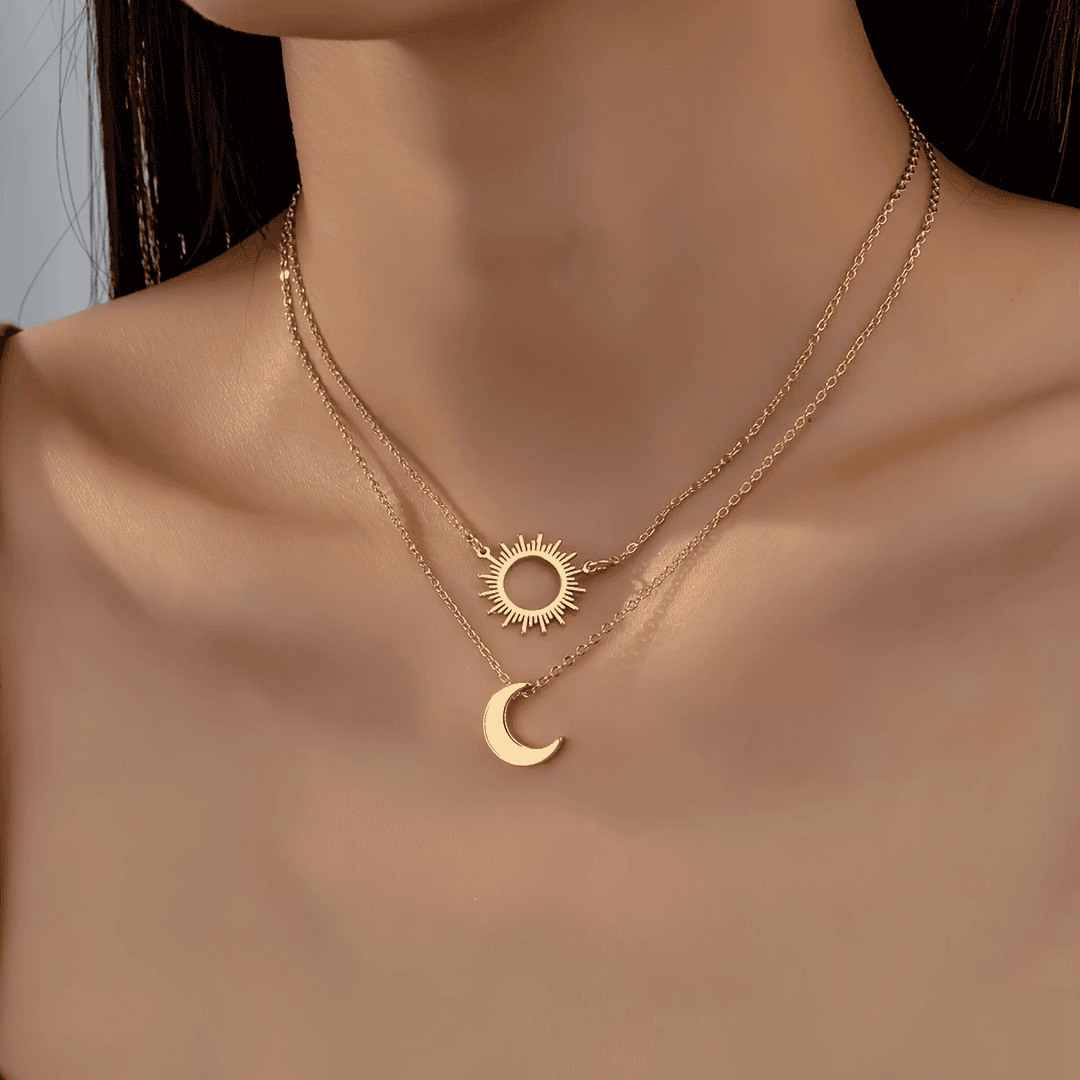 Collier pendentif en or à couches soleil lune