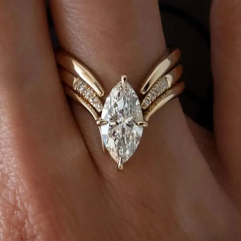 Bague couronne dorée
