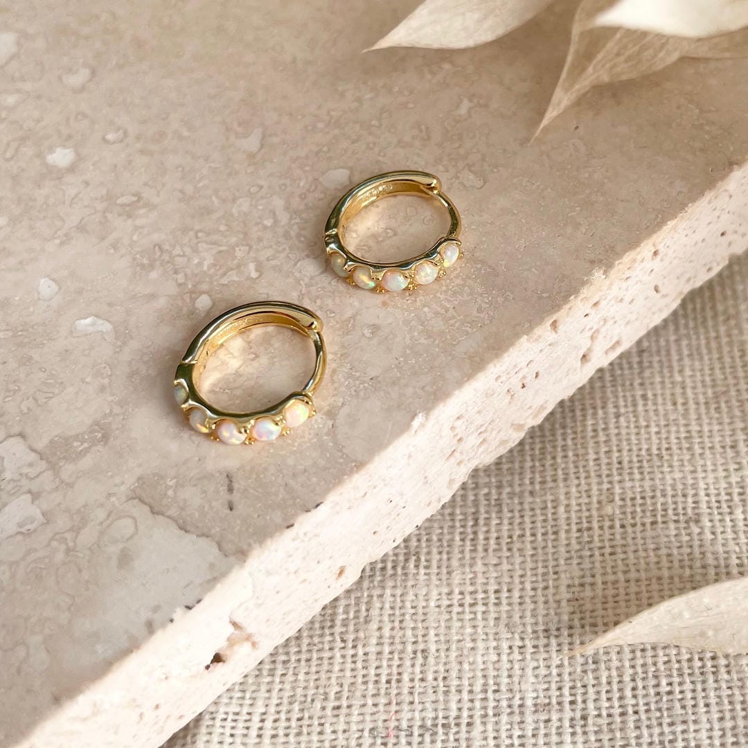 Boucles d'oreilles Huggie en Opale Dorée