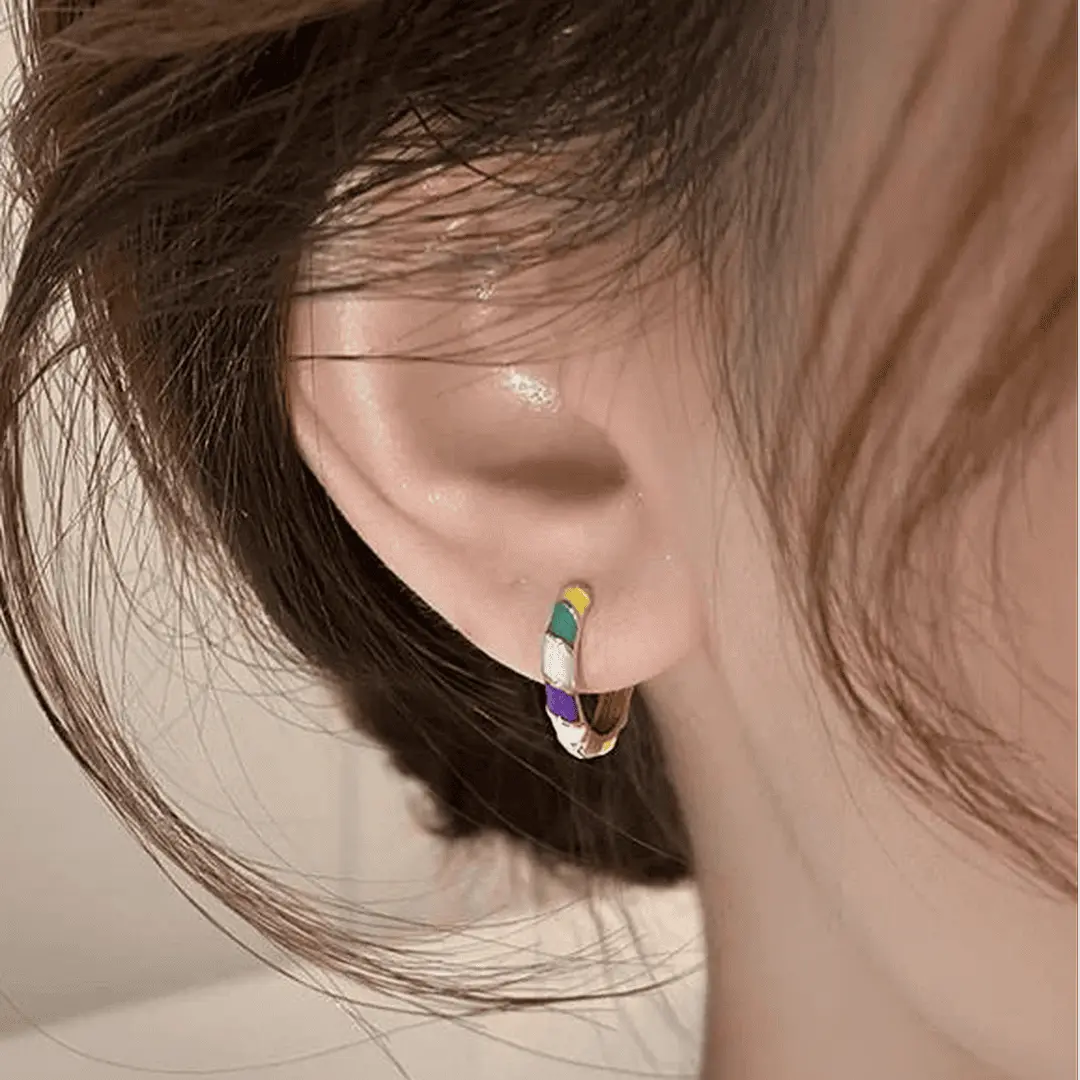 Boucles d'oreilles en émail doré Chic